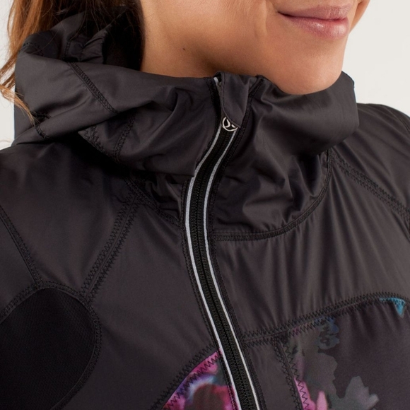 Lululemon Get Up & Glow Black Reversible Jacket Spring Has Sprung Mutli Floral 4 - Picture 5 of 16
